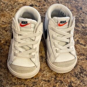 Nike toddler White Sneakers